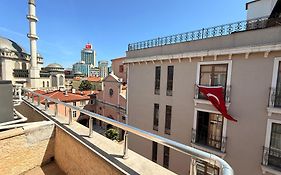 Iq Hotel
